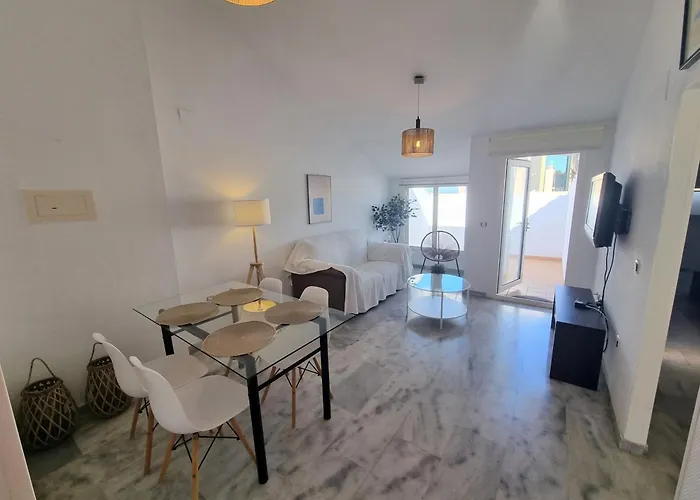 Olivos And Pool * פואנגירולה